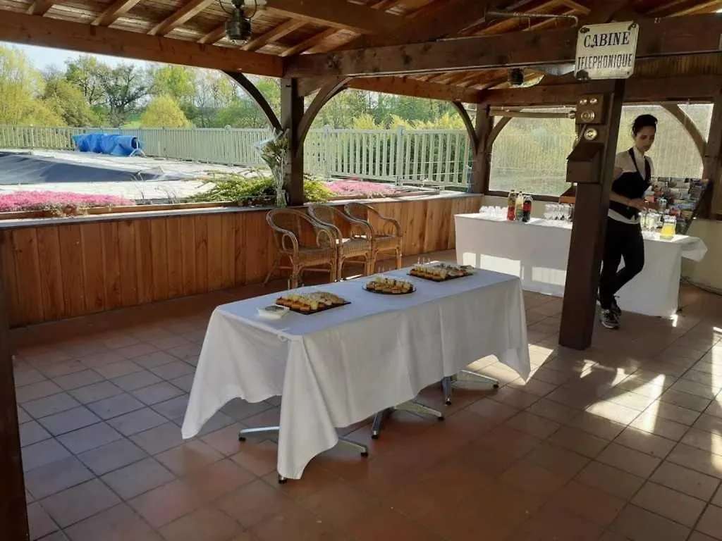 Reyrevignes  Camping 3 Etoiles - Piscine - Ccaideg אתר קמפינג Reyrevignes (Figeac)