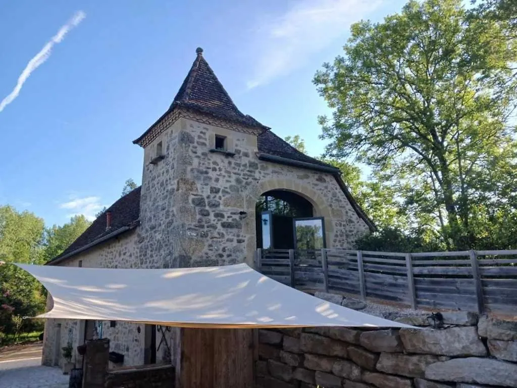 Reyrevignes  Camping 3 Etoiles - Piscine - Ccaideg אתר קמפינג Reyrevignes (Figeac)
