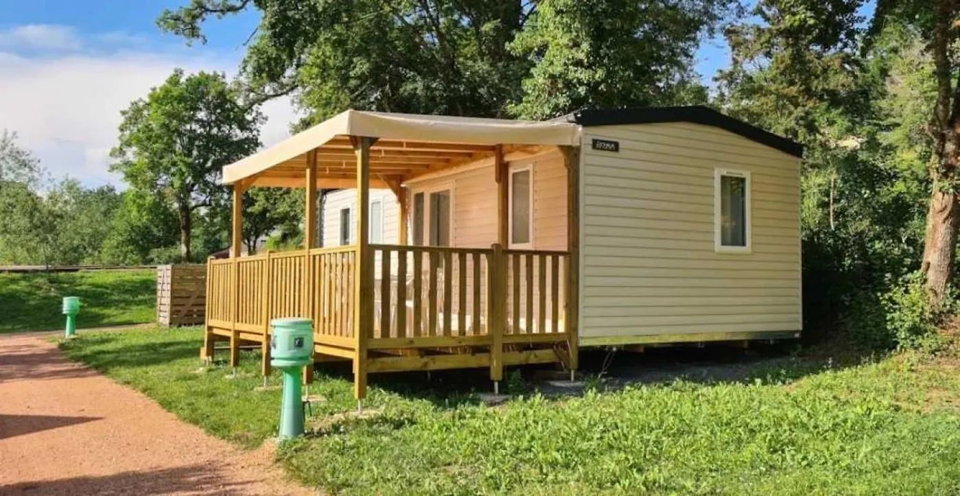 אתר קמפינג Reyrevignes  Camping 3 Etoiles - Piscine - Ccaideg