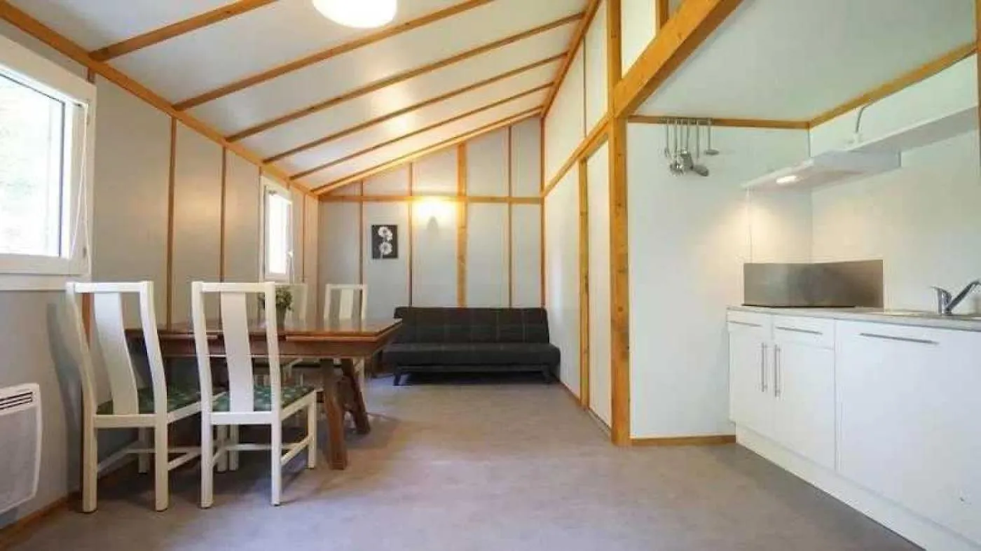 Reyrevignes  Camping 3 Etoiles - Piscine - Ccaideg אתר קמפינג