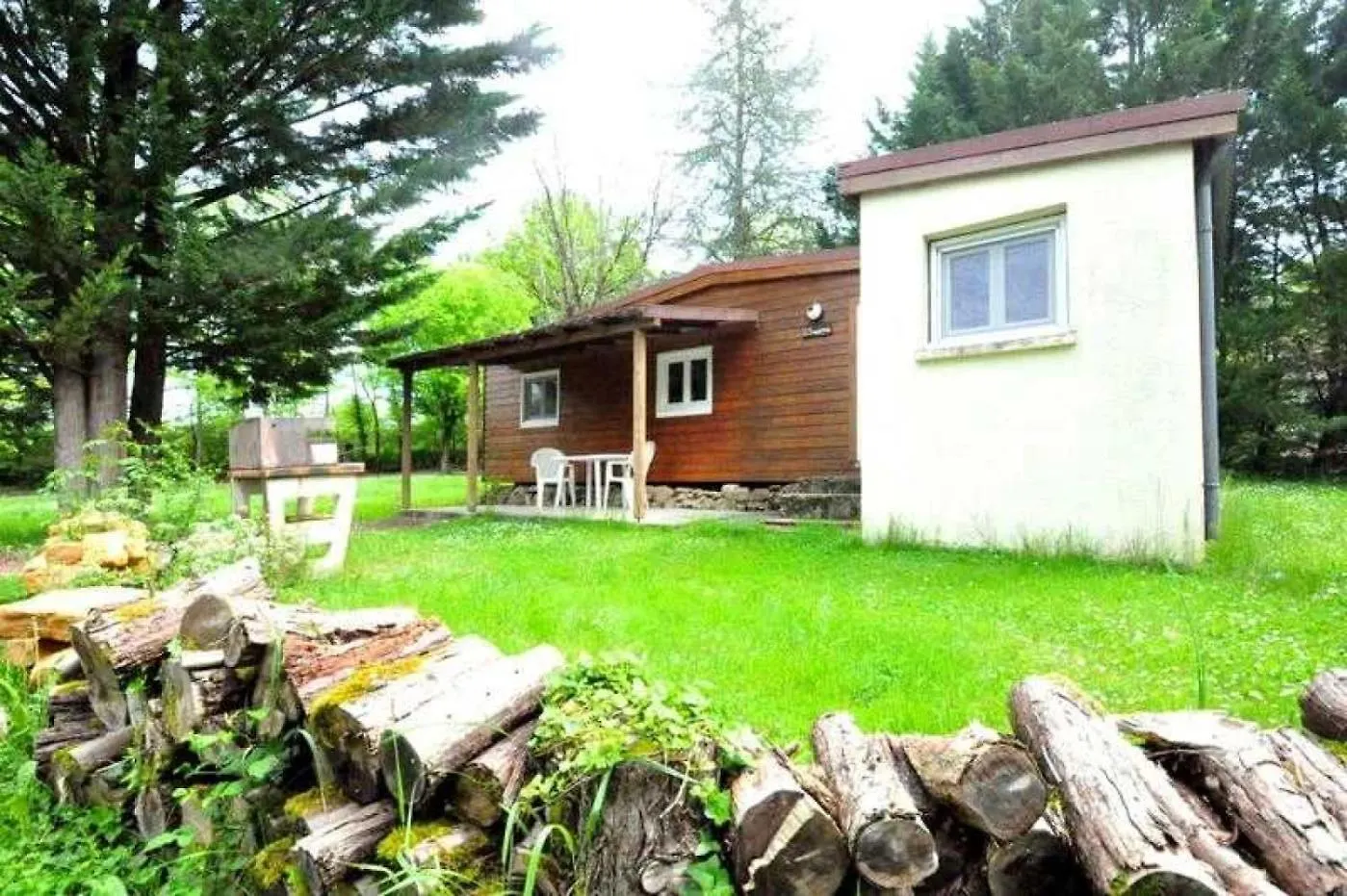 אתר קמפינג Reyrevignes  Camping 3 Etoiles - Piscine - Ccaideg